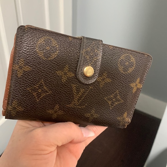 Louis Vuitton Handbags - 2003 authentic Louis Vuitton kisslock